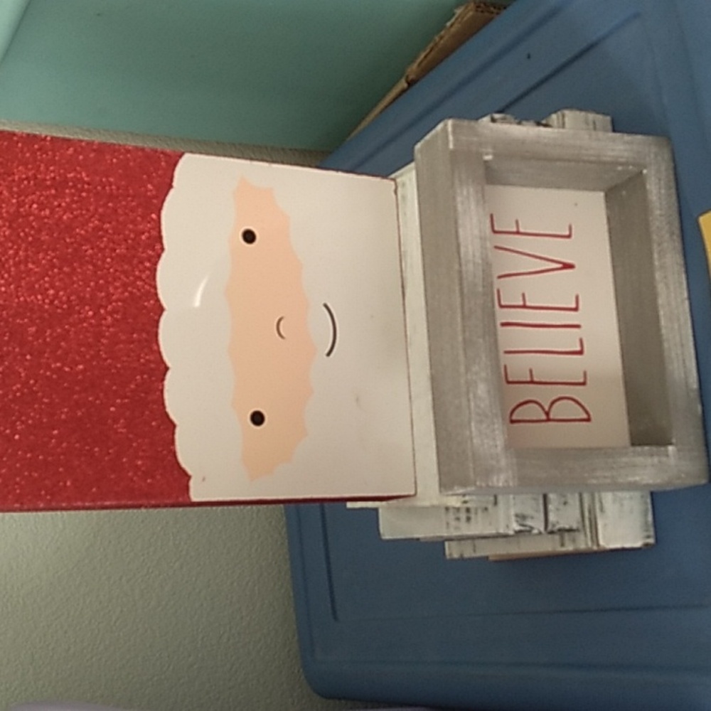 Believe and Santa 🎅 signs